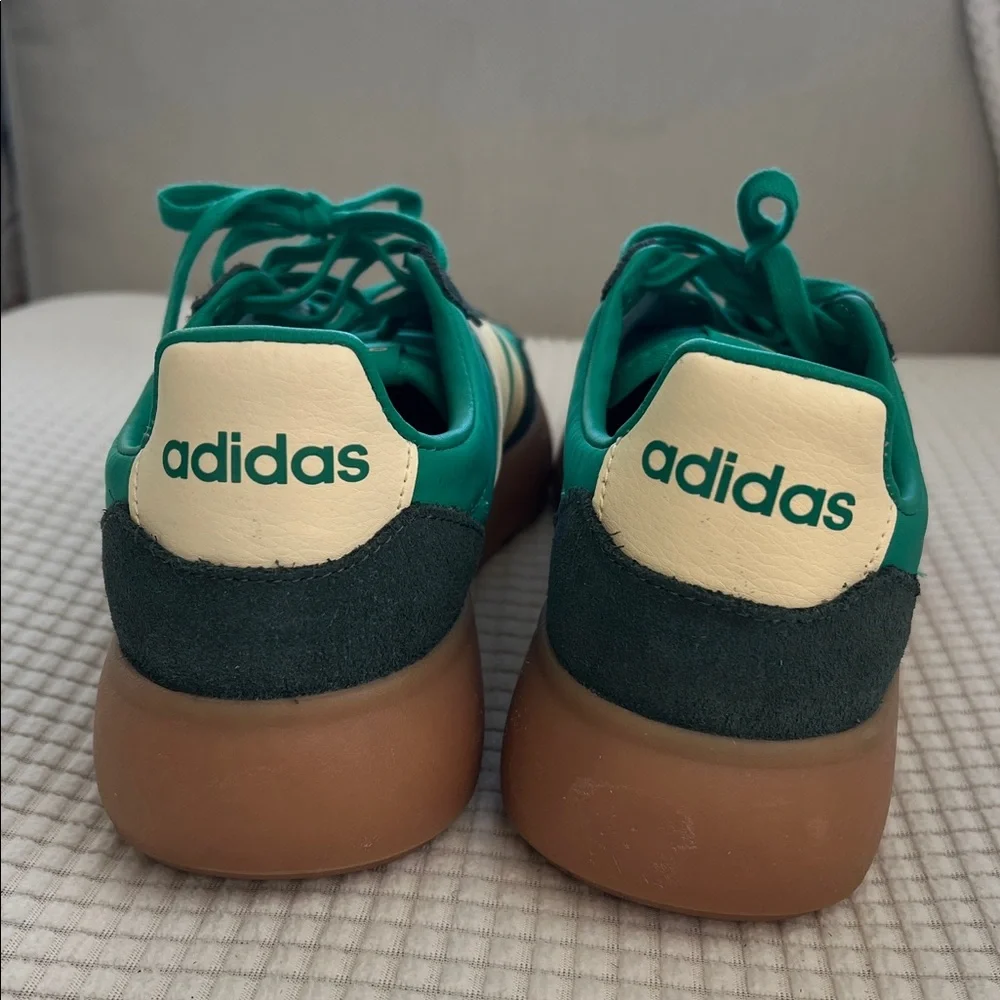 Adidas Barreda Decode men’s 8 women’s 10
Green - Picture 2 of 6